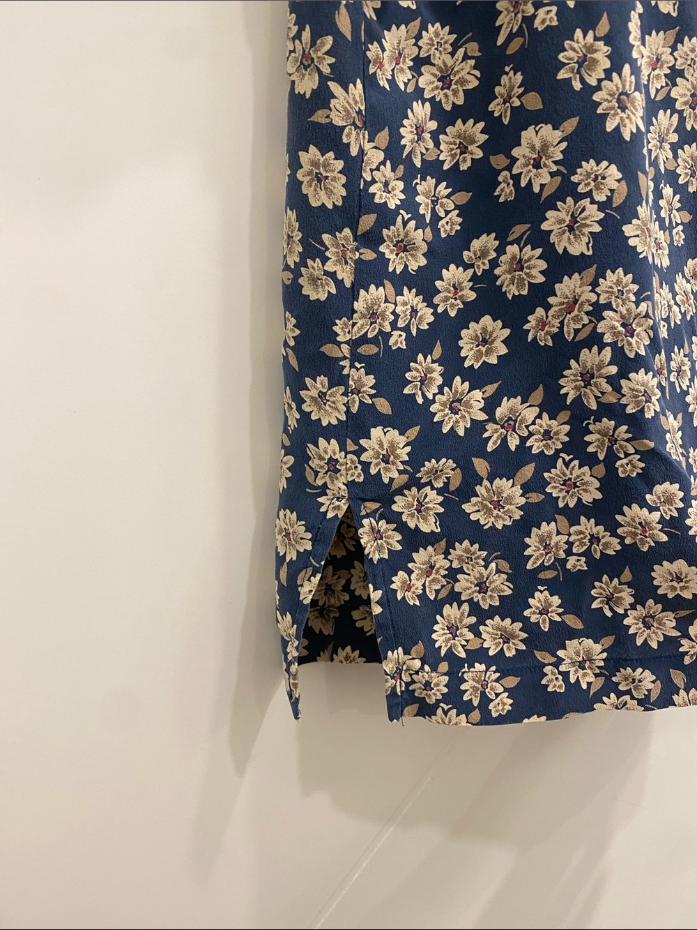 Vintage SILK Mulberry Blue Floral Button Down Blouse Size M Quiet Luxury Flowy - Picture 9 of 10
